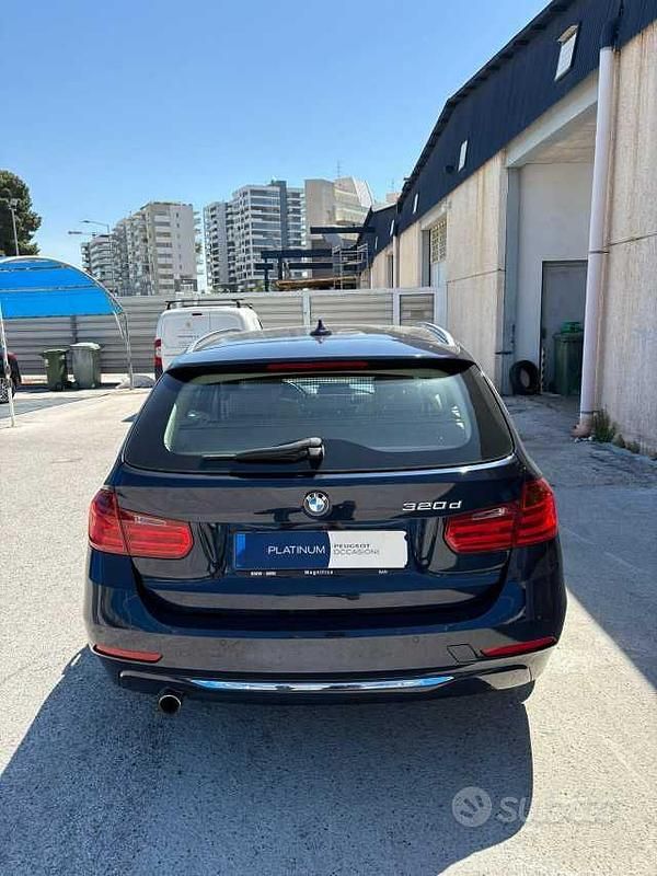 Usata BMW 320 Luxury Line 184 CV (135 kW) 2013 Blu Station wagon