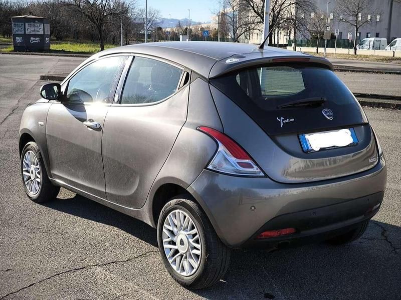 Usata Lancia Ypsilon 69 CV (50 kW) 2015 Utilitaria