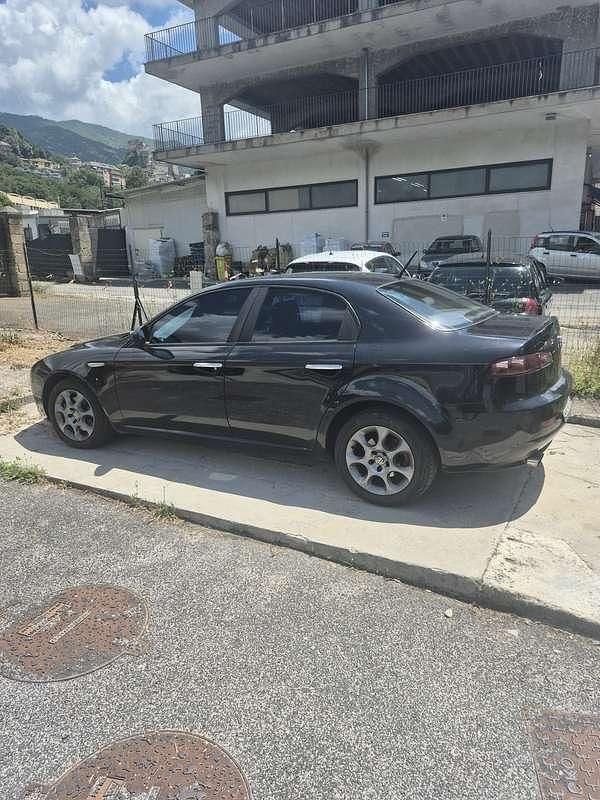 Usata 2010 Alfa Romeo 159 Tre volumi | 3000 € (Buon prezzo) - Immagine 1/4