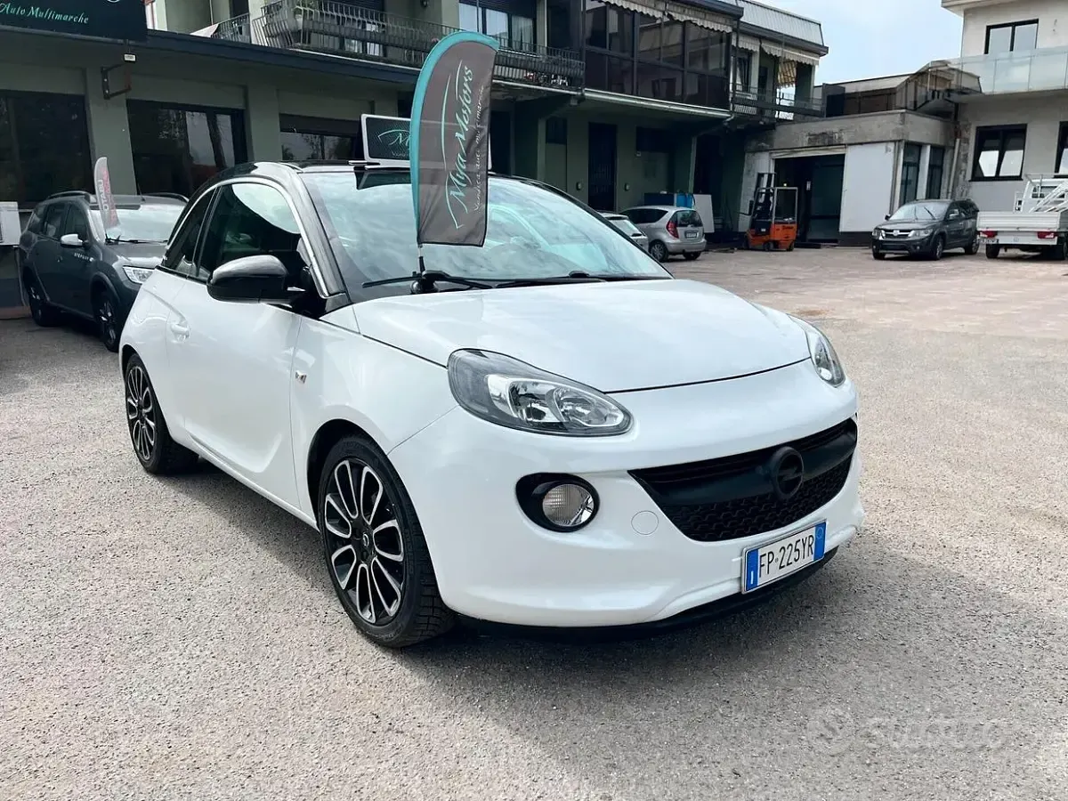 Usata Opel Adam 101 CV (74 kW) 2018 Bianco Utilitaria
