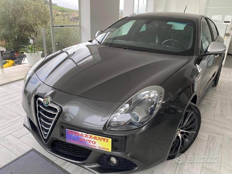 Usata Alfa Romeo Giulietta Quadrifoglio 235 CV (172 kW) 2012 Grigio Utilitaria