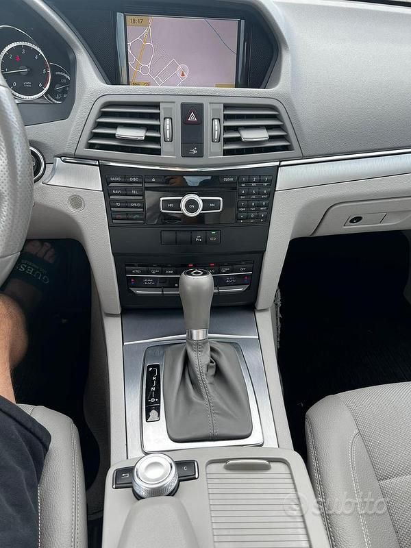 Gebraucht Mercedes E220 170 PS (125 kW) 2011 Grau Coupé