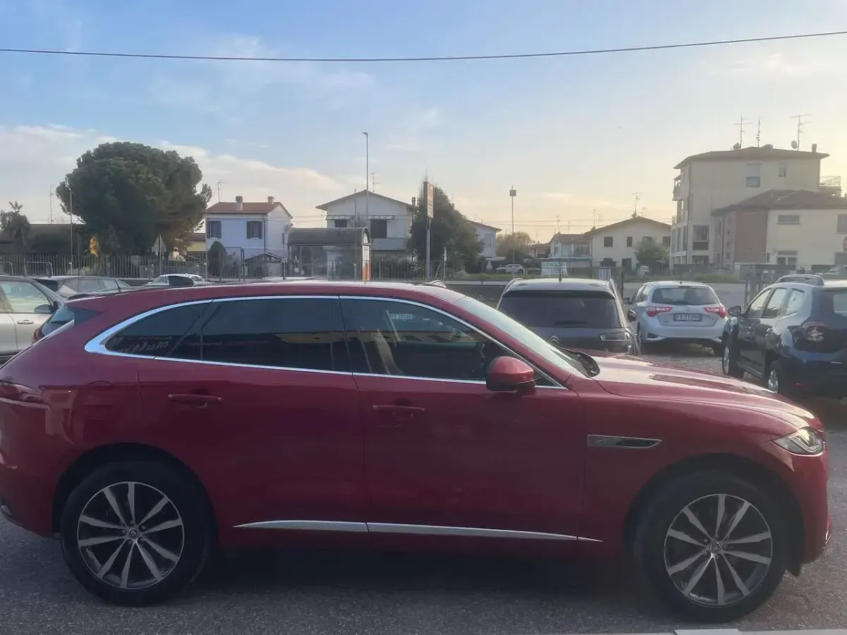 Usata Jaguar F-Pace R-Dynamic 204 CV (150 kW) 2023 Rosso SUV