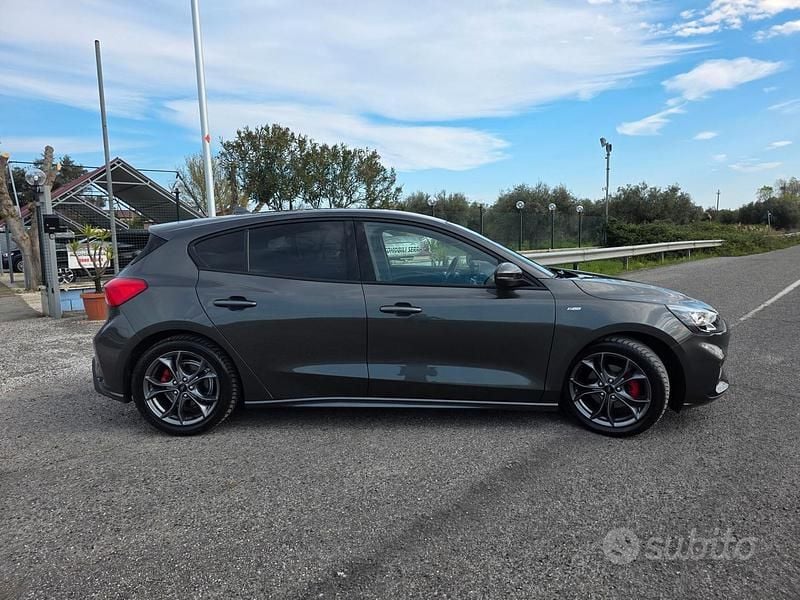 Usata Ford Focus ST 120 CV (88 kW) 2022 Grigio Berlina