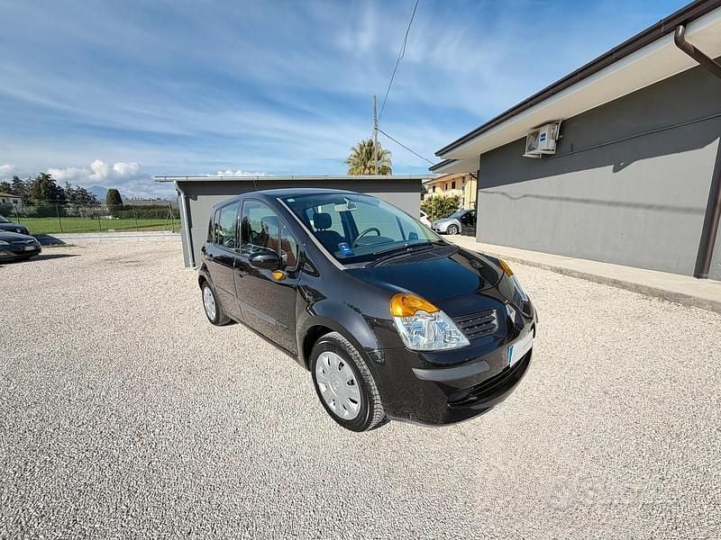 Usata Renault Modus 75 CV (55 kW) 2006 Nero Monovolume