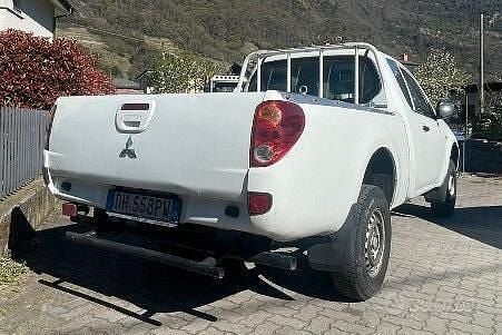 Usata Mitsubishi L200 Inform 136 CV (100 kW) 2007 Bianco Pick-up