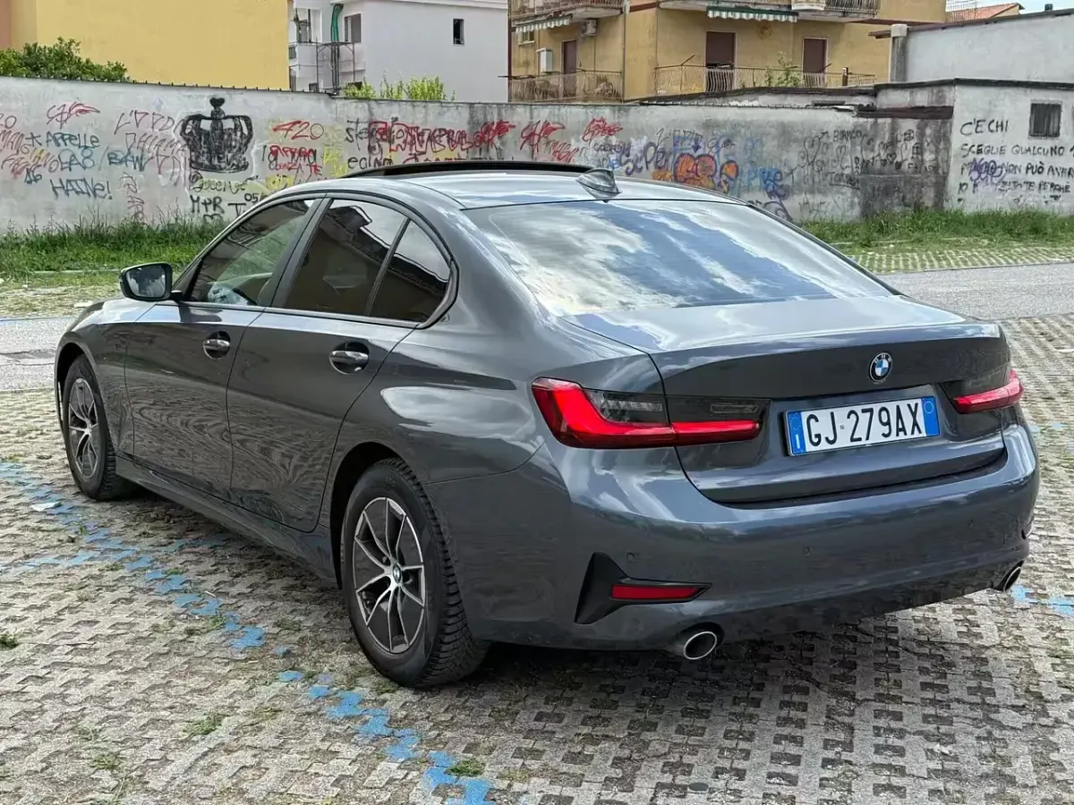 Usata BMW 318 Comfort Edition 149 CV (109 kW) 2022 Grigio Berlina
