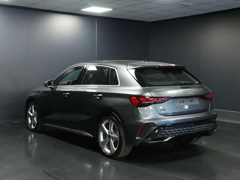 Neu Audi A3 S-Line 150 PS (110 kW) 2025 Grau Limousine
