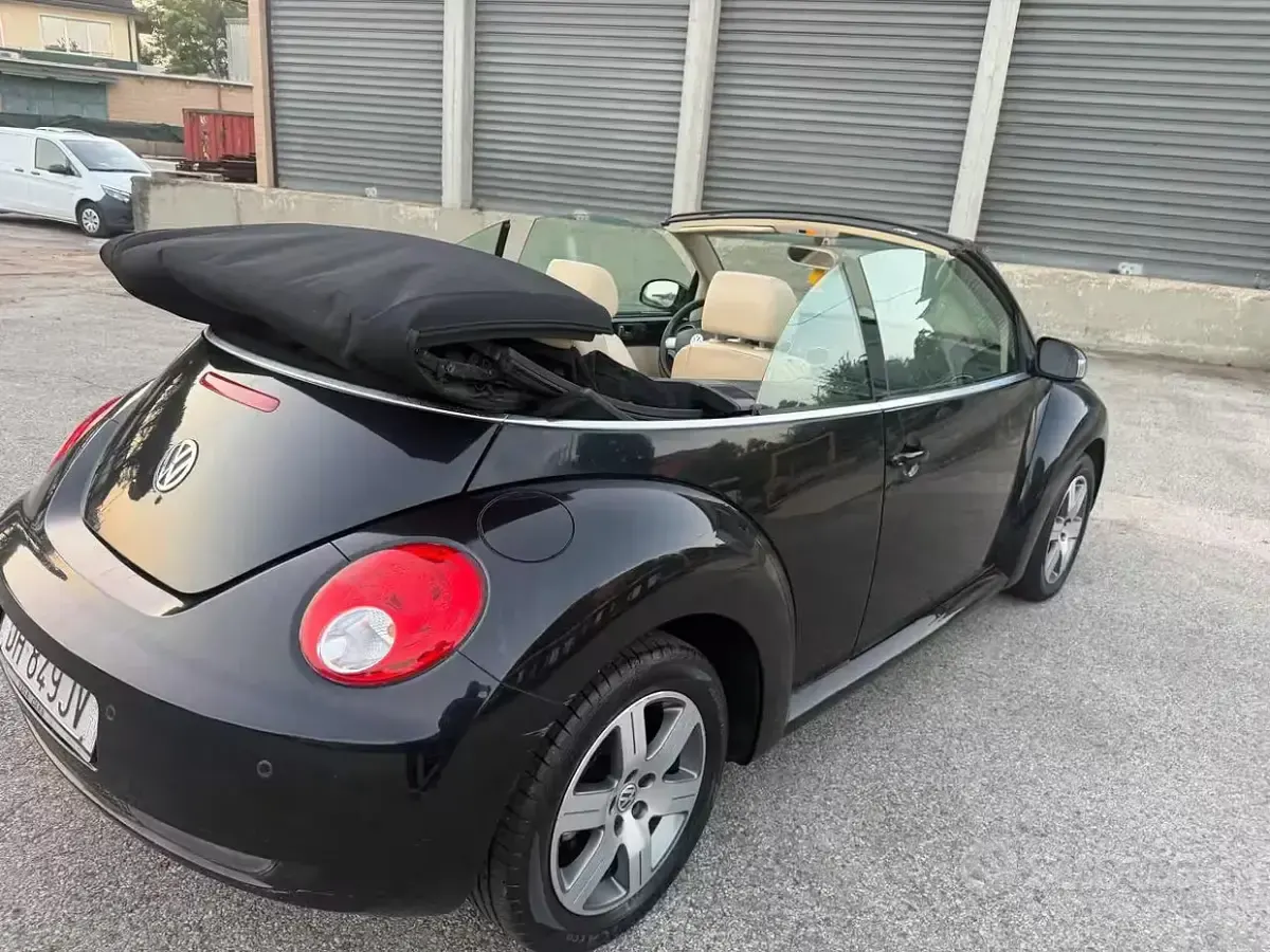 Usata VW New Beetle 105 CV (77 kW) 2007 Nero Utilitaria