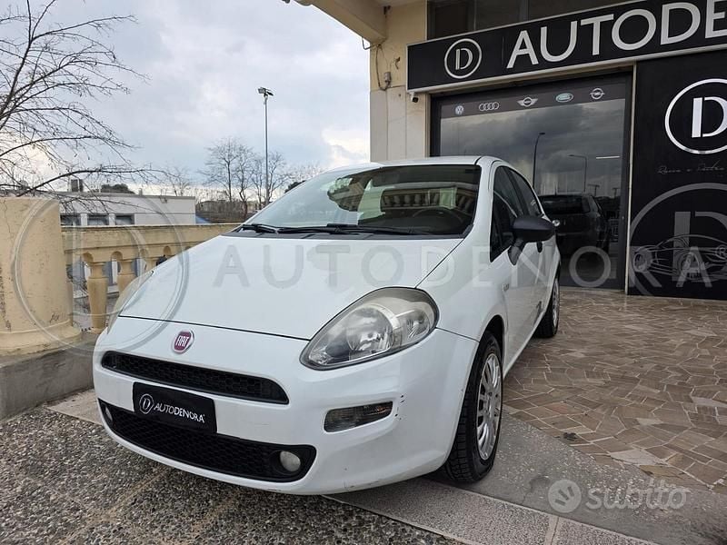 Usata Fiat Punto Pop 75 CV (55 kW) 2014 Bianco Utilitaria