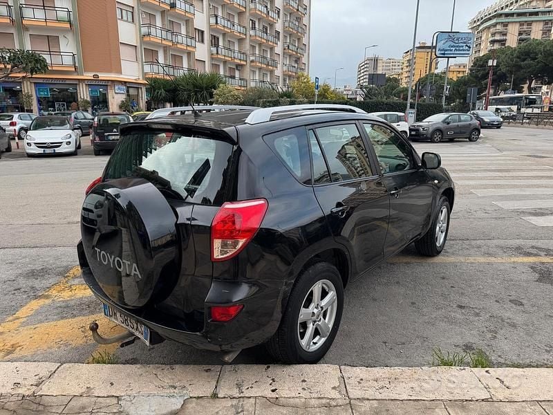 Usata Toyota RAV4 136 CV (100 kW) 2008 Nero SUV