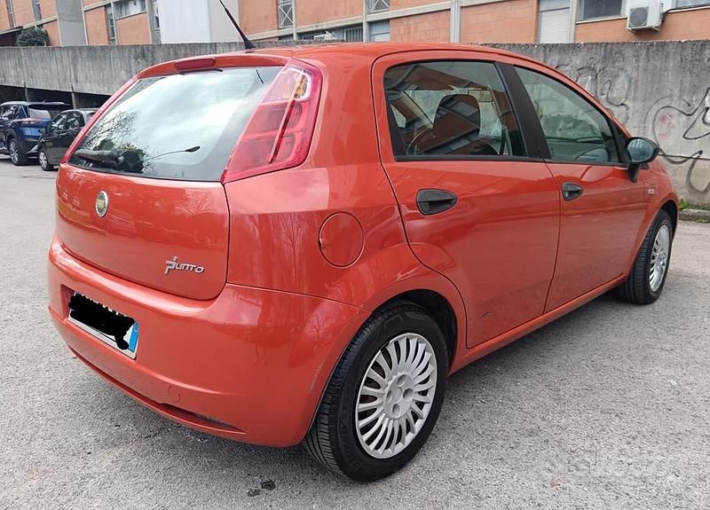 Usata Fiat Grande Punto Active 65 CV (47 kW) 2005 Arancione Utilitaria