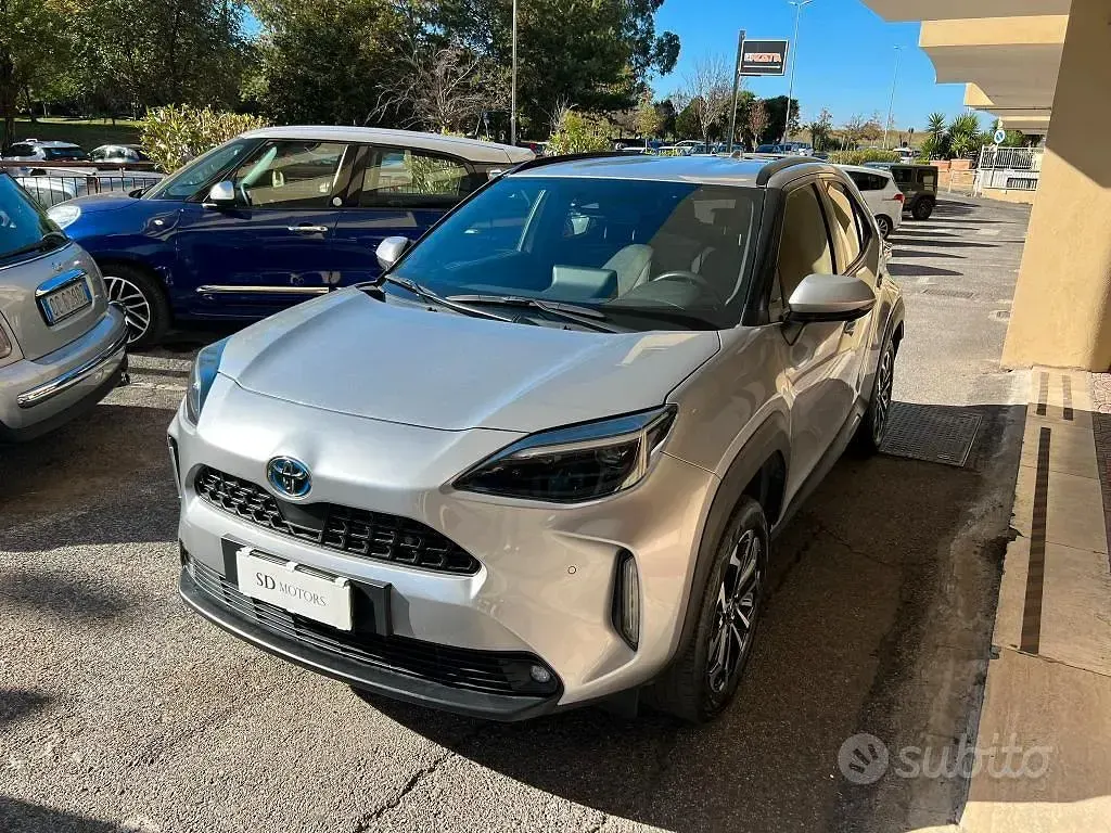Usata Toyota Yaris Cross Trend 92 CV (67 kW) 2023 Grigio SUV