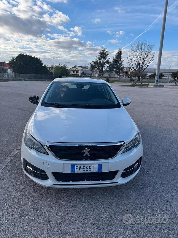 Usata Peugeot 308 131 CV (96 kW) 2019 Berlina
