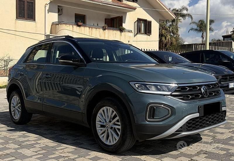 Usata VW T-Roc Life 116 CV (85 kW) 2022 Nero SUV