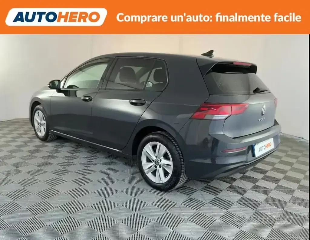 Usata VW Golf VIII Life 110 CV (80 kW) 2021 Grigio Berlina