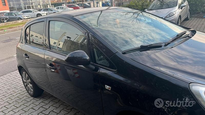 Usata Opel Corsa Club 86 CV (63 kW) 2010 Nero Berlina