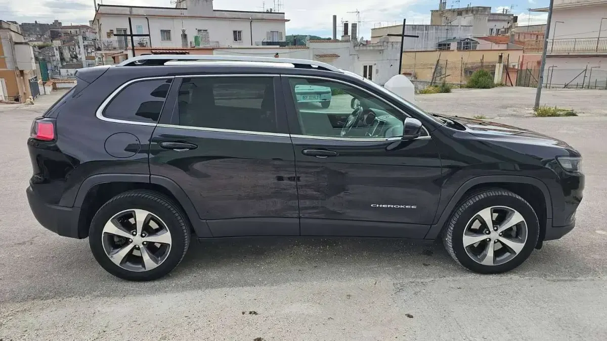 Usata Jeep Cherokee 194 CV (142 kW) 2018 Nero SUV