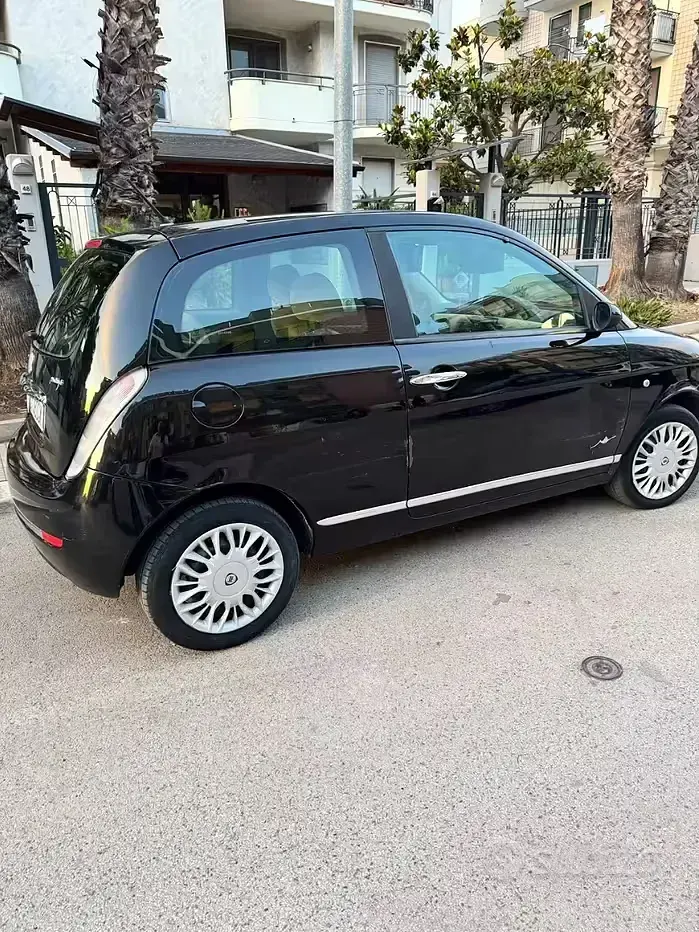 Usata Lancia Ypsilon 69 CV (50 kW) 2006 Nero Utilitaria
