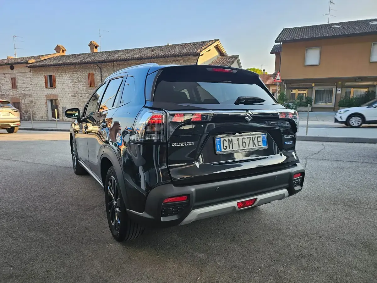 Usata Suzuki SX4 S-Cross 129 CV (94 kW) 2023 Nero metallizzato SUV