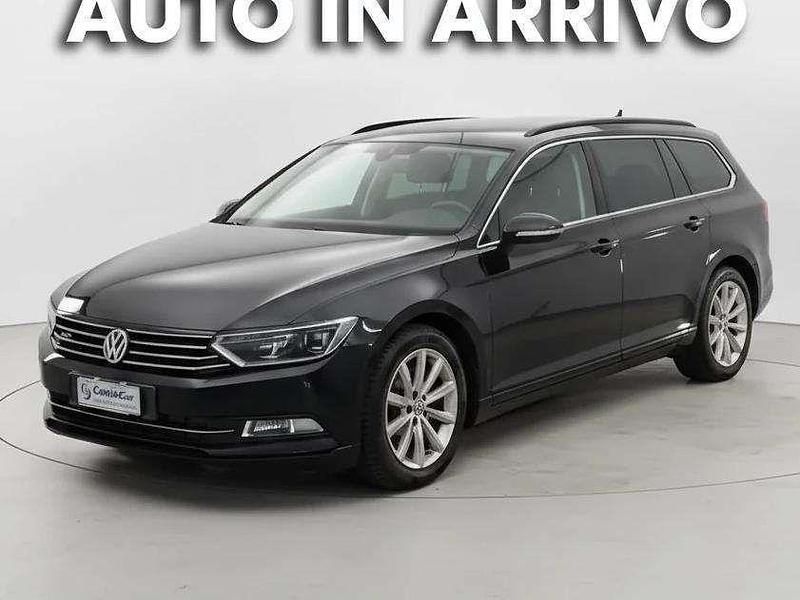 Usata VW Passat Comfortline 149 CV (109 kW) 2017 Viola Station wagon