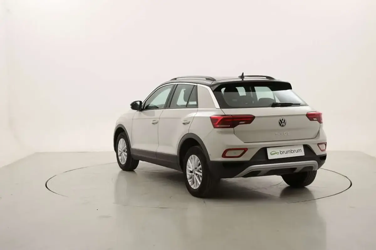 Usata VW T-Roc Life 110 CV (80 kW) 2022 Grigio SUV