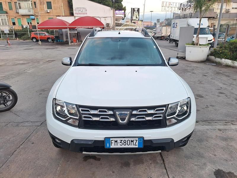Bianco Usata 2018 Dacia Duster Lauréate SUV | 12.500 € (Ottimo prezzo) - Immagine 1/4