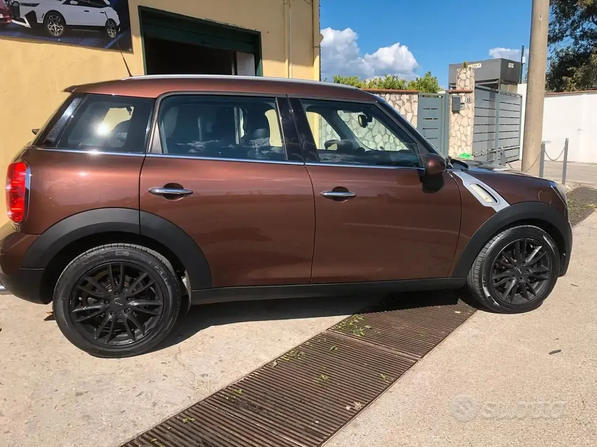 Usata Mini Countryman 111 CV (81 kW) 2014 Marrone SUV