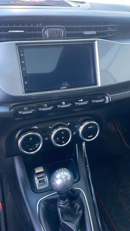 Usata Alfa Romeo Giulietta Distinctive 140 CV (102 kW) 2011 Bianco Utilitaria
