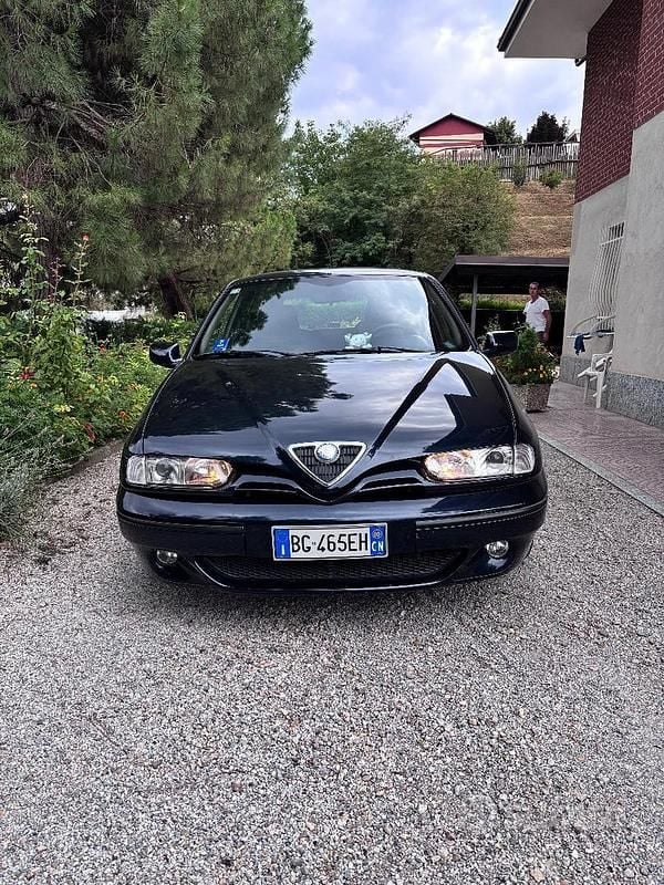 Usata Alfa Romeo 145 103 CV (75 kW) 2000 Blu Utilitaria