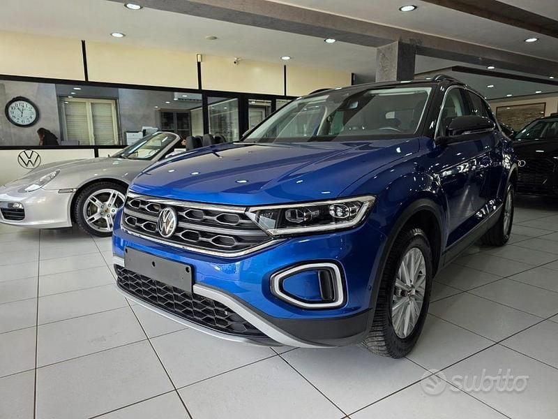 Usata VW T-Roc Life 116 CV (85 kW) 2022 Blu SUV