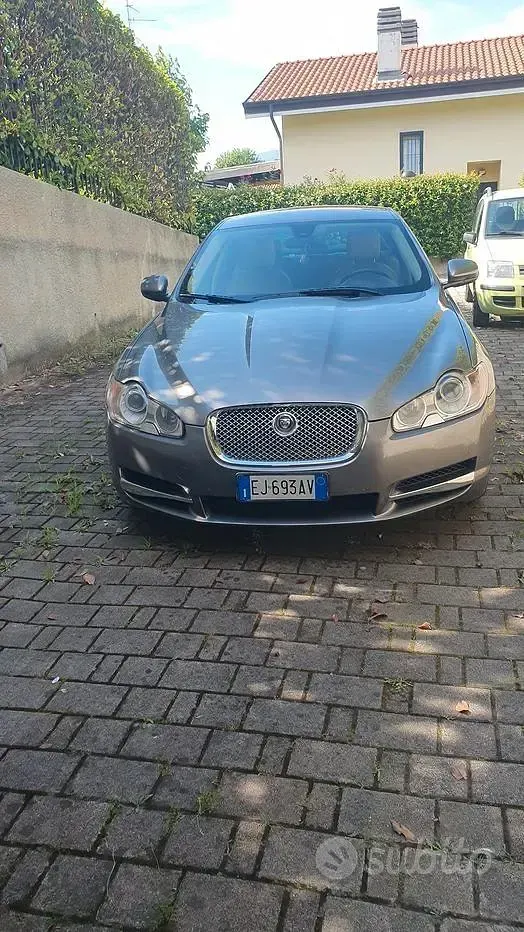 Usata Jaguar XF 240 CV (176 kW) 2011 Marrone Berlina