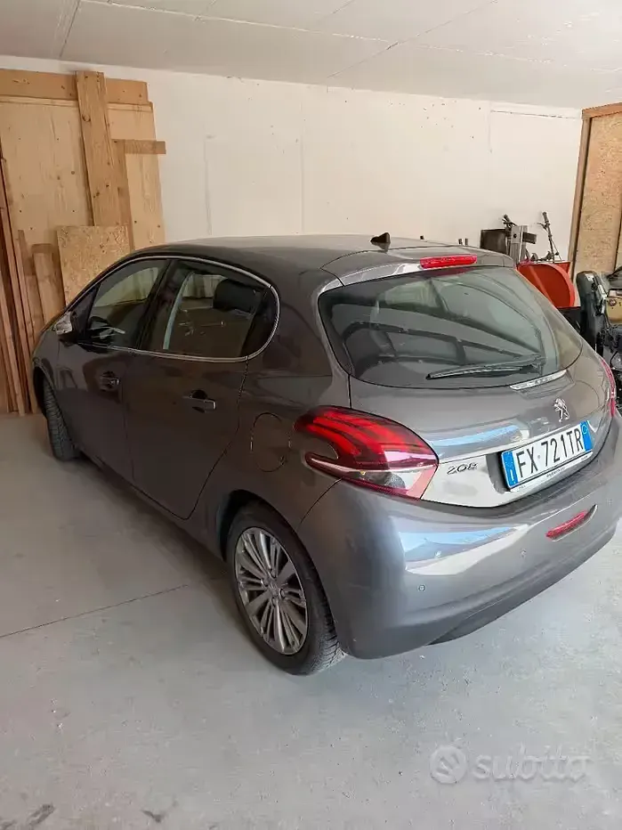 Usata Peugeot 208 102 CV (75 kW) 2019 Grigio Utilitaria