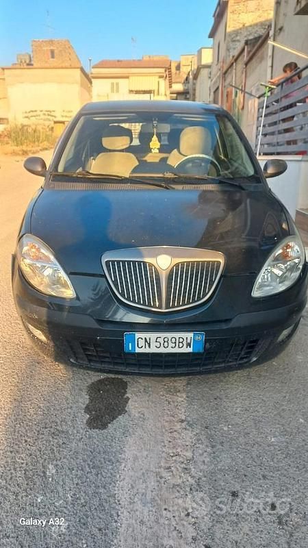 Usata Lancia Ypsilon 70 CV (51 kW) 2004 Nero Utilitaria