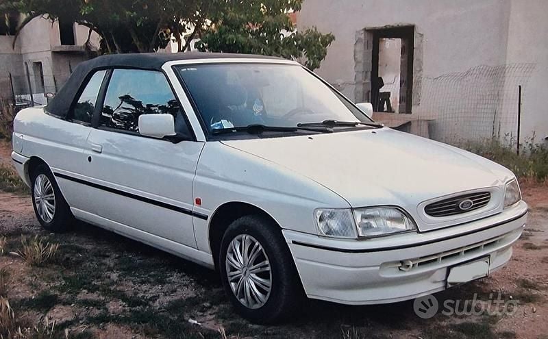 Usata Ford Escort Cabriolet 1995 Bianco Cabrio