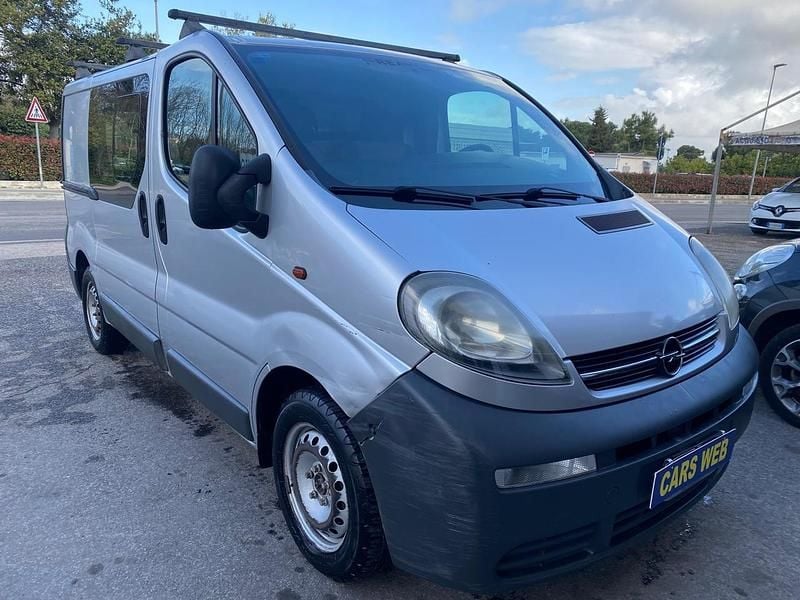 Grigio Usata 2006 Opel Vivaro Monovolume | 4699 € (Ottimo prezzo) - Immagine 1/4