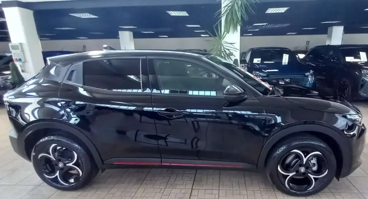 Nuova Alfa Romeo GT Junior Edizione Speciale 136 CV (100 kW) 2025 Nero SUV