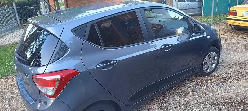 Usata Hyundai i10 66 CV (48 kW) 2016 Grigio Utilitaria