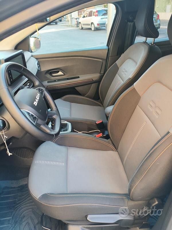 Usata Dacia Jogger Extreme 91 CV (66 kW) 2023 Grigio Monovolume