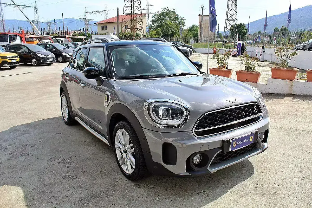 Usata Mini Cooper Countryman Business 125 CV (91 kW) 2020 Grigio chiaro SUV
