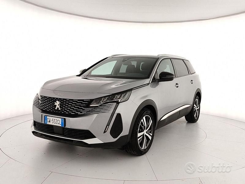 Usado Peugeot 5008 Allure 131 CV (96 kW) 2024 Gris SUV