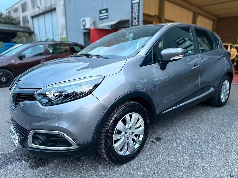 Usata Renault Captur 90 CV (66 kW) 2014 Grigio SUV