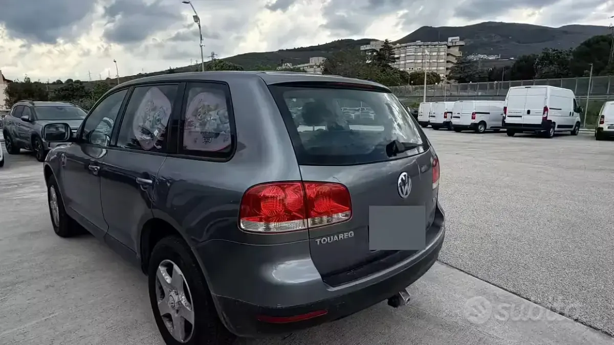 Usata VW Touareg 174 CV (127 kW) 2004 Grigio SUV