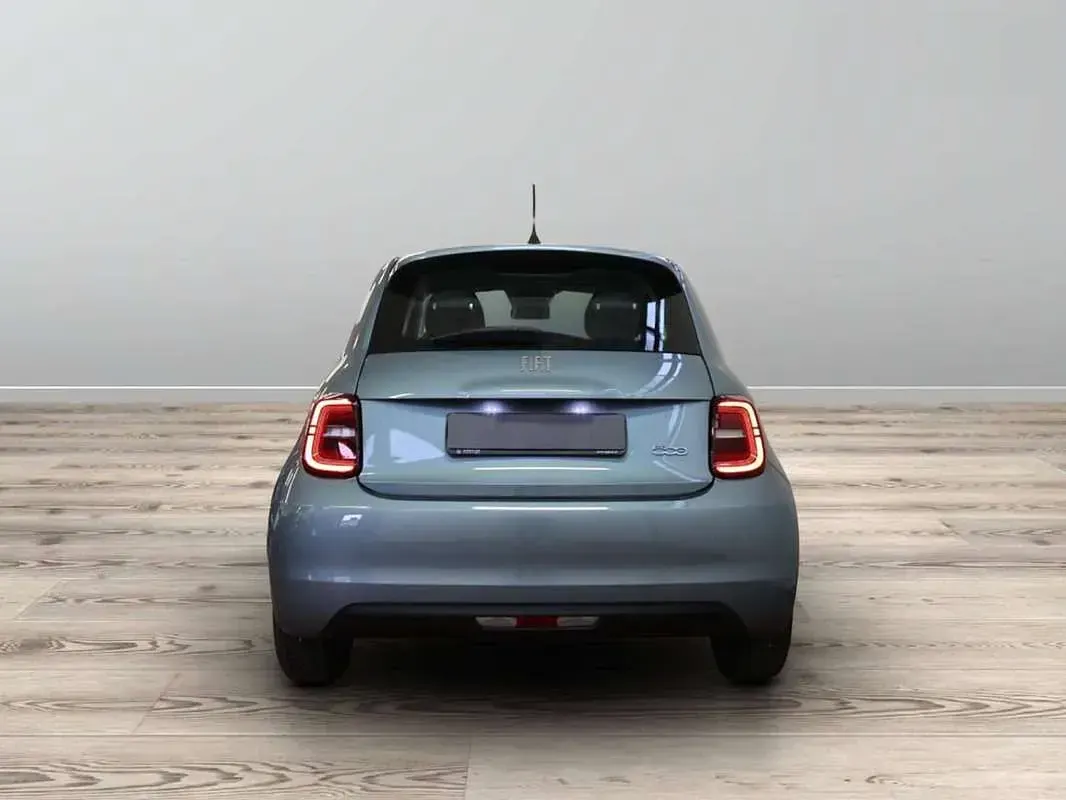 Usata Fiat 500e Icon 42 kW (58 CV) 2021 Blu/azzurro Utilitaria