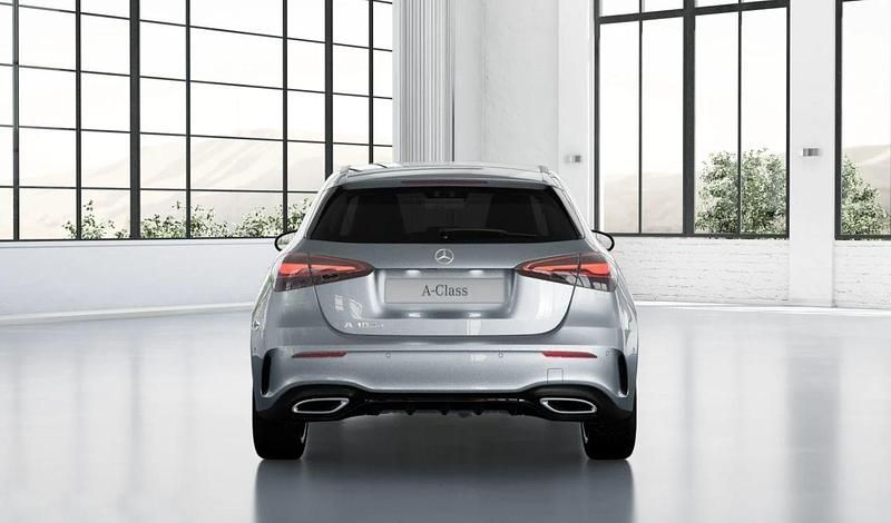 Nuova Mercedes A180 116 CV (85 kW) 2025 Grigio montagna Berlina