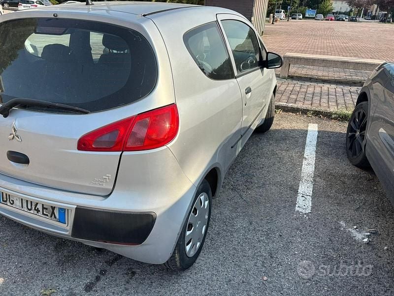 Usata Mitsubishi Colt 75 CV (55 kW) 2007 Grigio Utilitaria