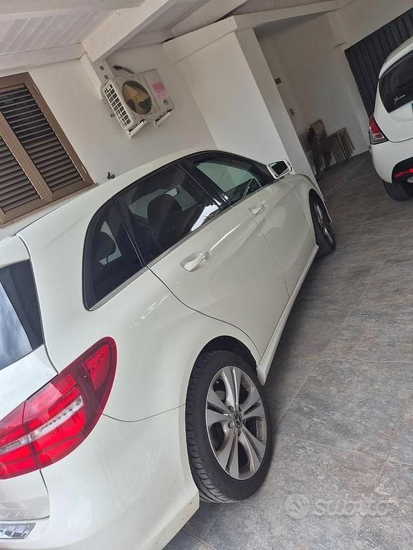 Usata Mercedes B180 95 CV (69 kW) 2018 Bianco Monovolume