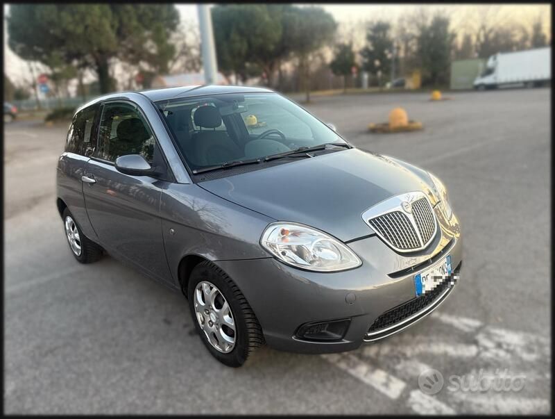 Usata Lancia Ypsilon 60 CV (44 kW) 2007 Grigio Utilitaria