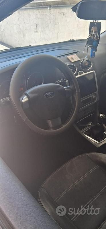 Usata Ford Focus 90 CV (66 kW) 2009 Grigio Berlina