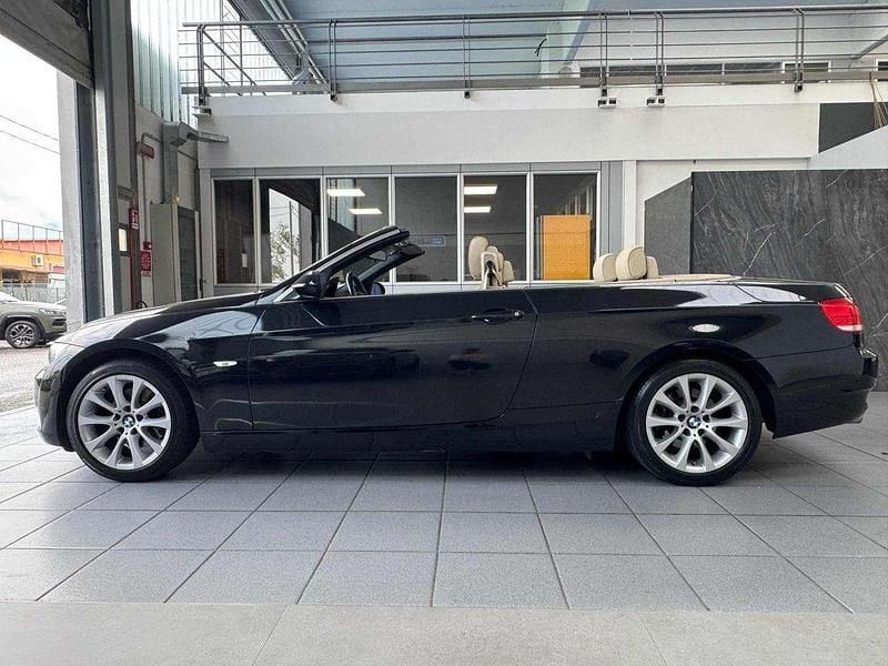 Usata BMW 320 Cabriolet Efficient Dynamics 177 CV (130 kW) 2009 Nero Cabrio